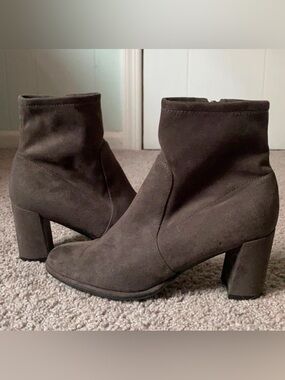 Marc Fisher Brown Suede Block Heel Ankle Booties Women’s 6